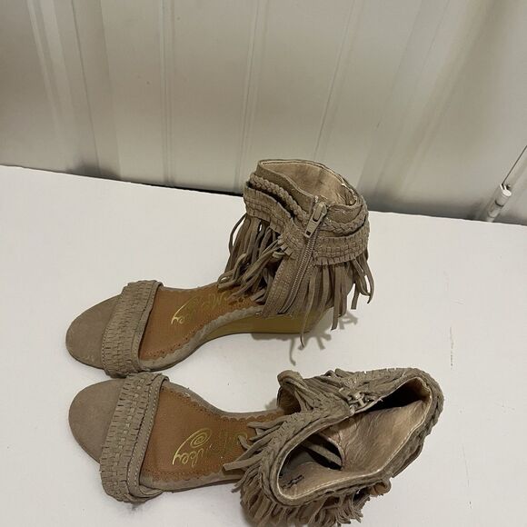 Naughty Monkey Tan Suede Ankle Strap Fringe Open Toe Wedge Shoes Womens 9.5 - Picture 3 of 13
